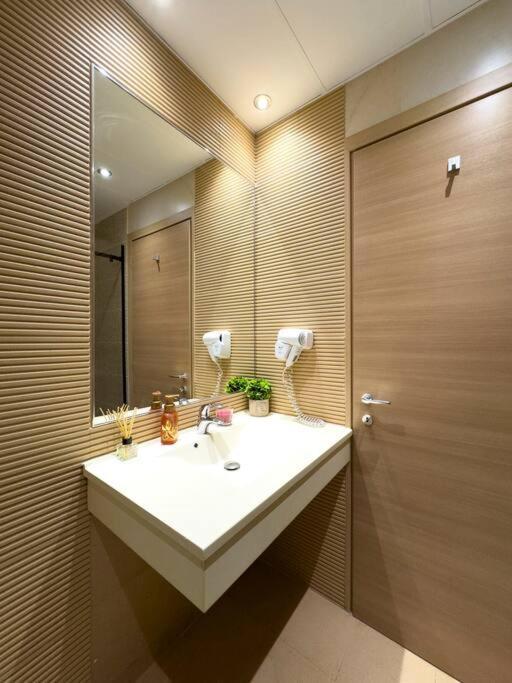 Luxury 2 Bedroom Apartment Bucharest Luaran gambar