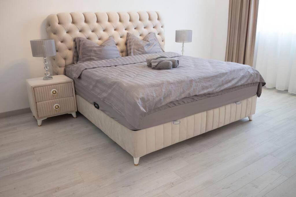 Luxury 2 Bedroom Apartment Bucharest Luaran gambar