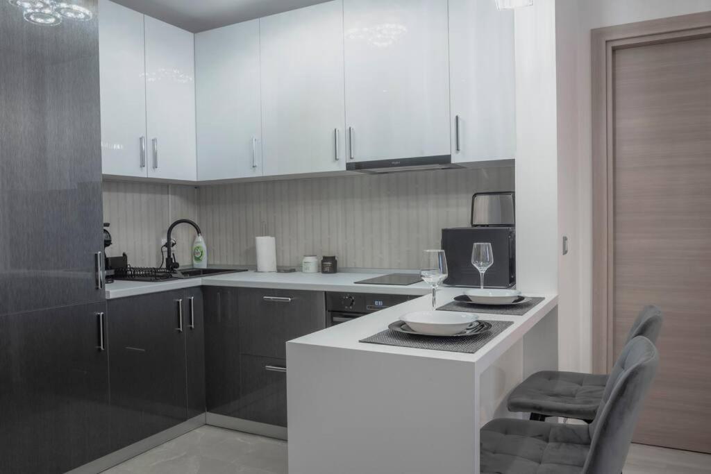 Luxury 2 Bedroom Apartment Bucharest Luaran gambar