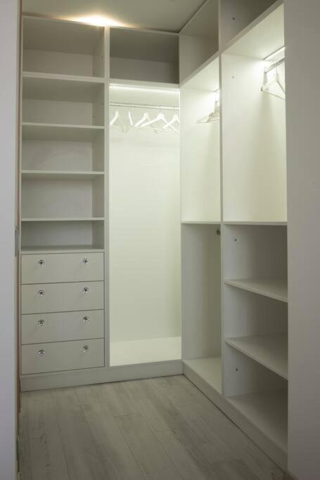 Luxury 2 Bedroom Apartment Bucharest Luaran gambar