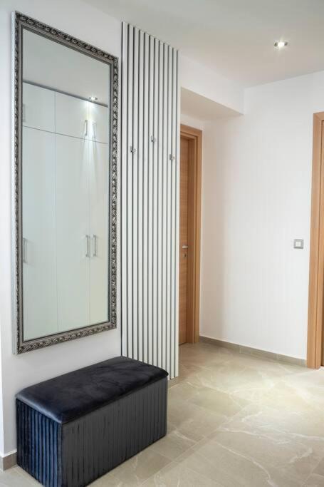 Luxury 2 Bedroom Apartment Bucharest Luaran gambar