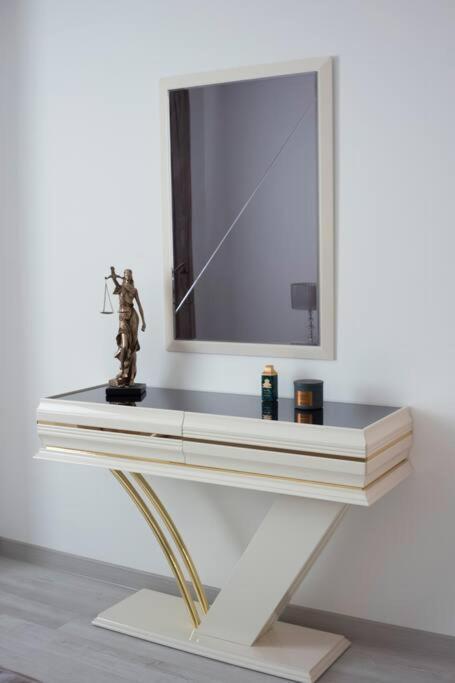 Luxury 2 Bedroom Apartment Bucharest Luaran gambar