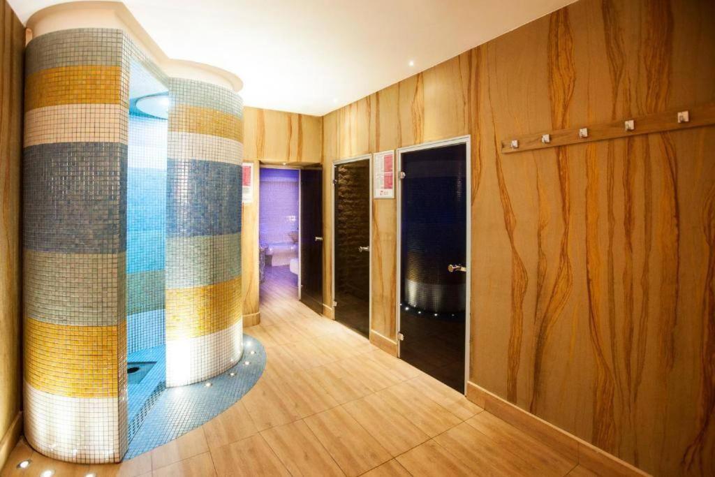 Luxury 2 Bedroom Apartment Bucharest Luaran gambar