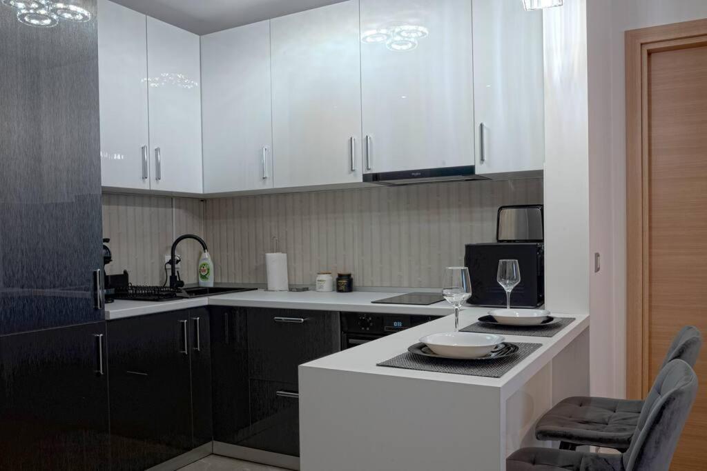 Luxury 2 Bedroom Apartment Bucharest Luaran gambar