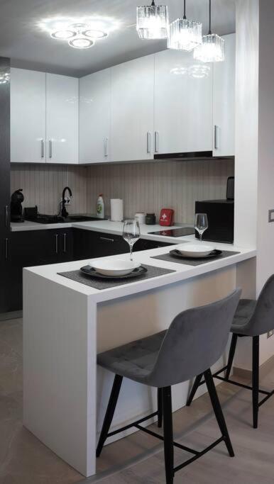 Luxury 2 Bedroom Apartment Bucharest Luaran gambar